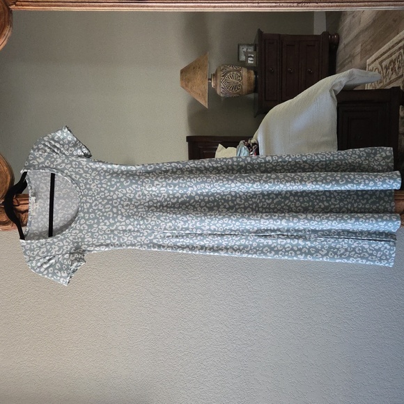 Jessica Simpson Dresses & Skirts - Jessica Simpson Light Green And White Print Dress